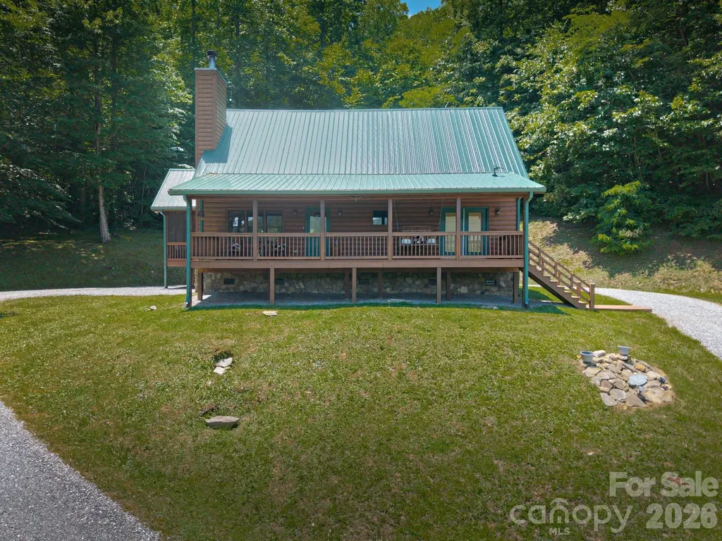59 W Canoe Creek Drive Tuckasegee NC 28783