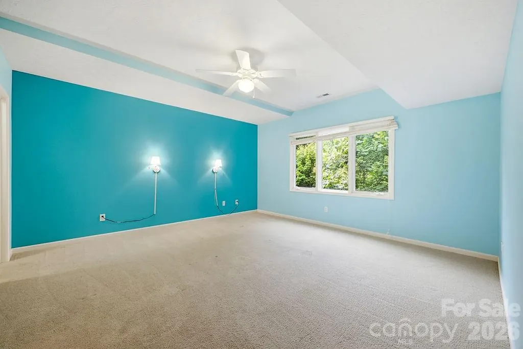 2204 E Cumming Woods Lane Hendersonville NC 28739