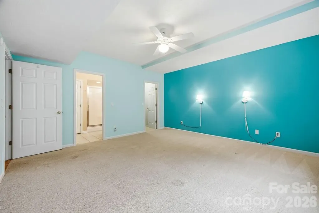 2204 E Cumming Woods Lane Hendersonville NC 28739