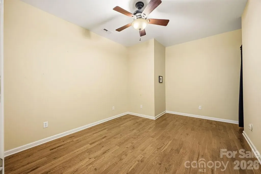 2204 E Cumming Woods Lane Hendersonville NC 28739