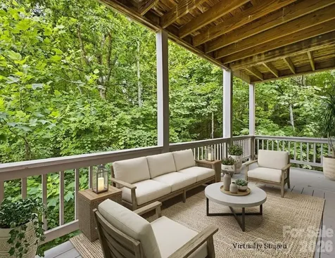 2204 E Cumming Woods Lane Hendersonville NC 28739
