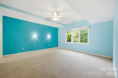 2204 E Cumming Woods Lane Hendersonville NC 28739