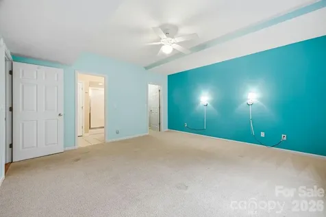 2204 E Cumming Woods Lane Hendersonville NC 28739