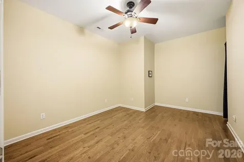 2204 E Cumming Woods Lane Hendersonville NC 28739