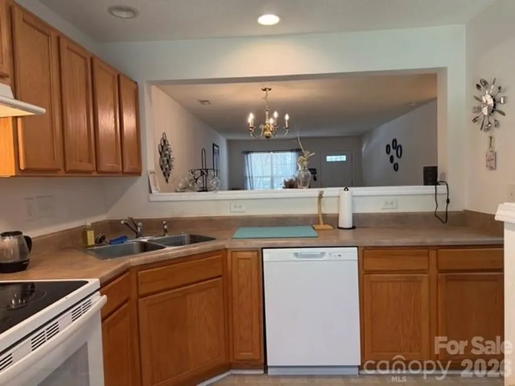 8053 Christmas Court Charlotte NC 28216