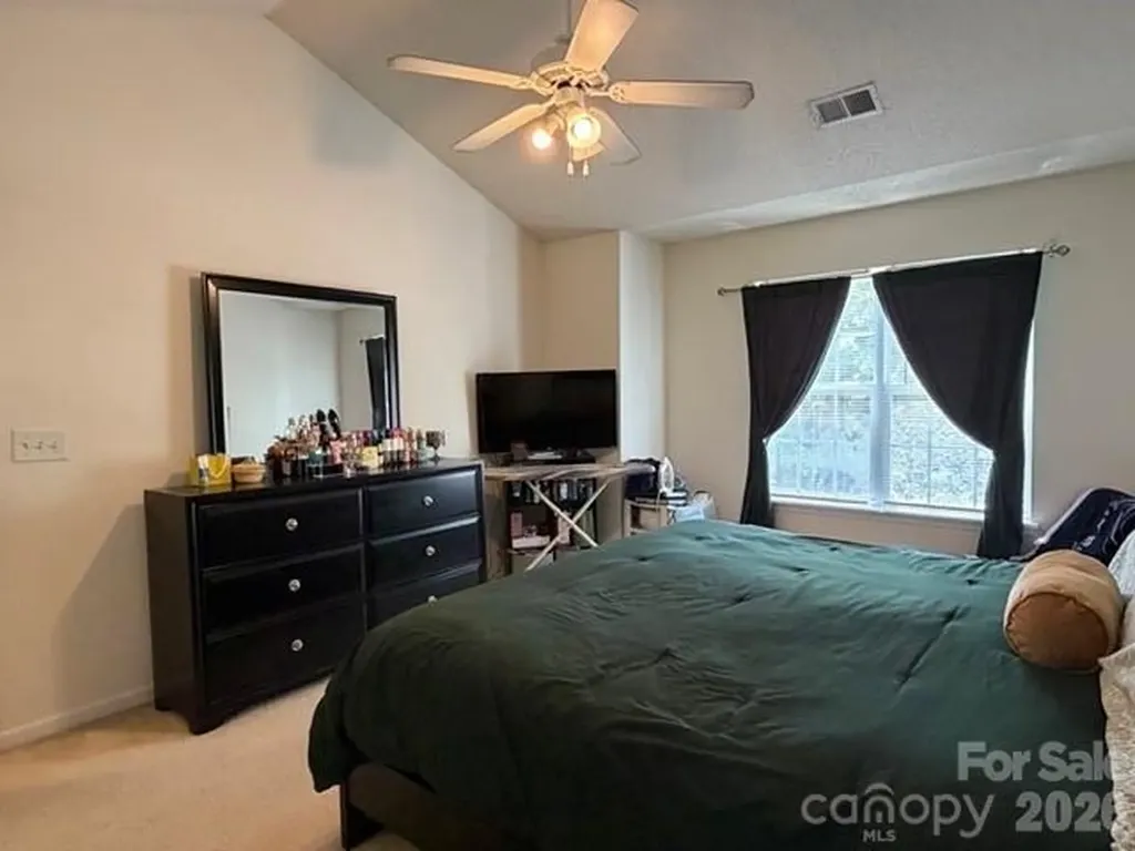 8053 Christmas Court Charlotte NC 28216