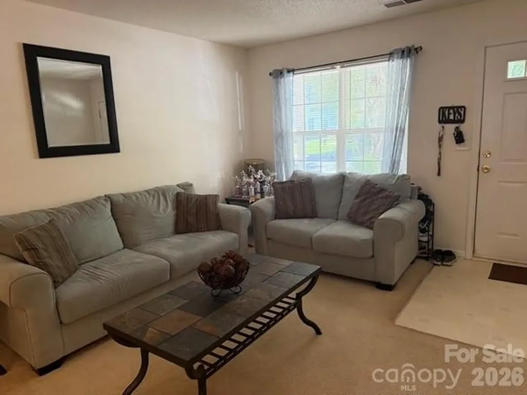 8053 Christmas Court Charlotte NC 28216