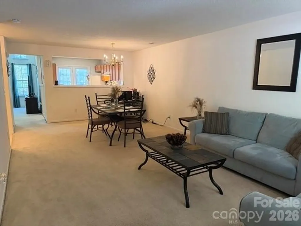 8053 Christmas Court Charlotte NC 28216