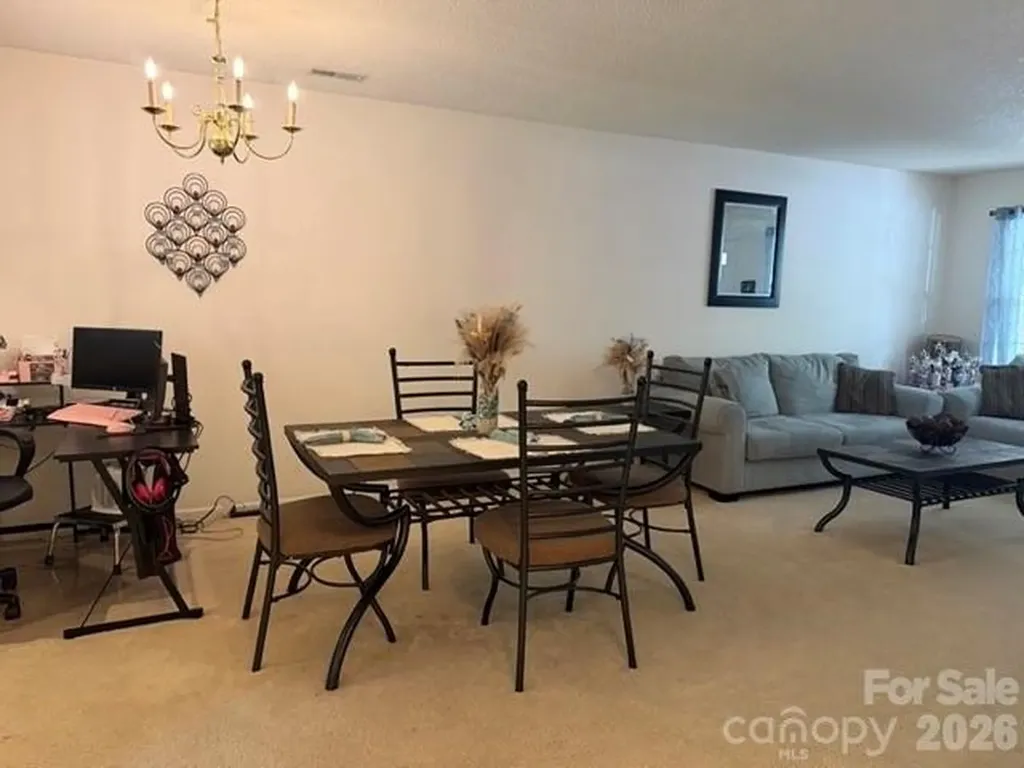 8053 Christmas Court Charlotte NC 28216