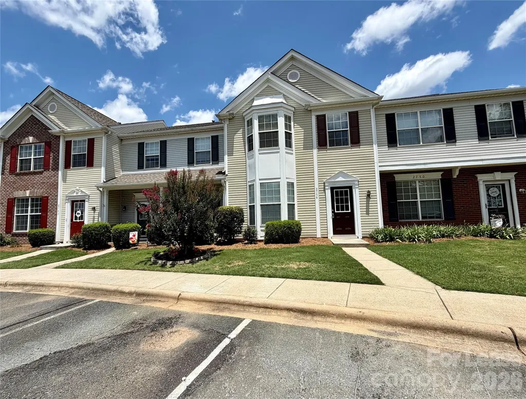 2754 Thornbush Court Charlotte NC 28270