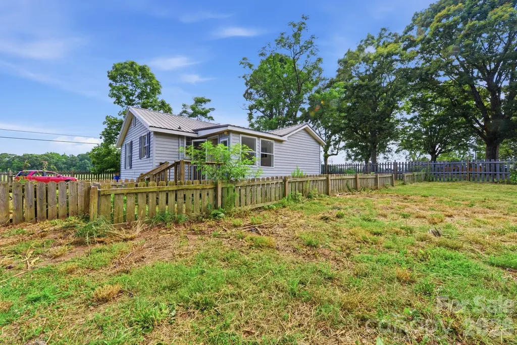 1561 Ostwalt Amity Road Cleveland NC 27013