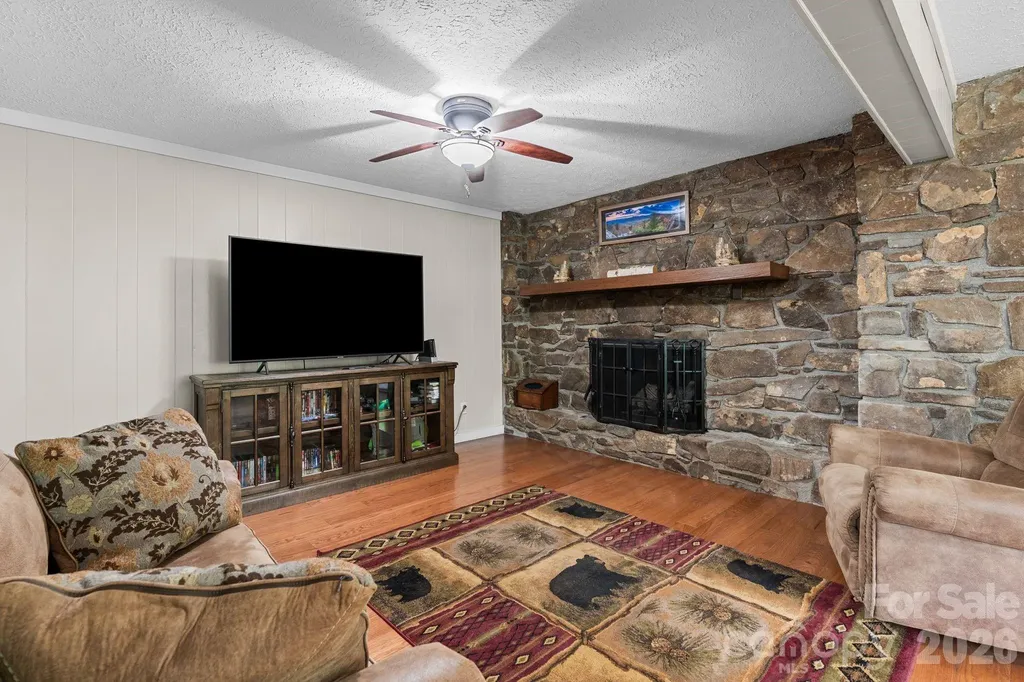 33 Coffey Circle Asheville NC 28806