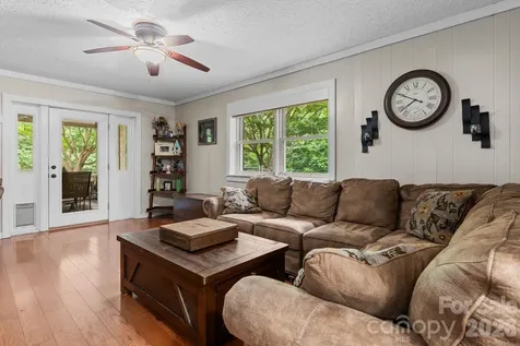 33 Coffey Circle Asheville NC 28806