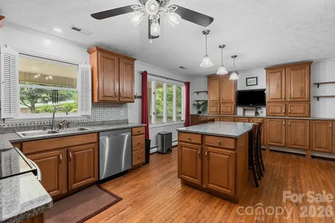 33 Coffey Circle Asheville NC 28806