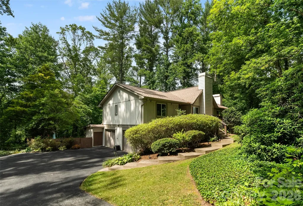 16 Canterbury Drive Arden NC 28704