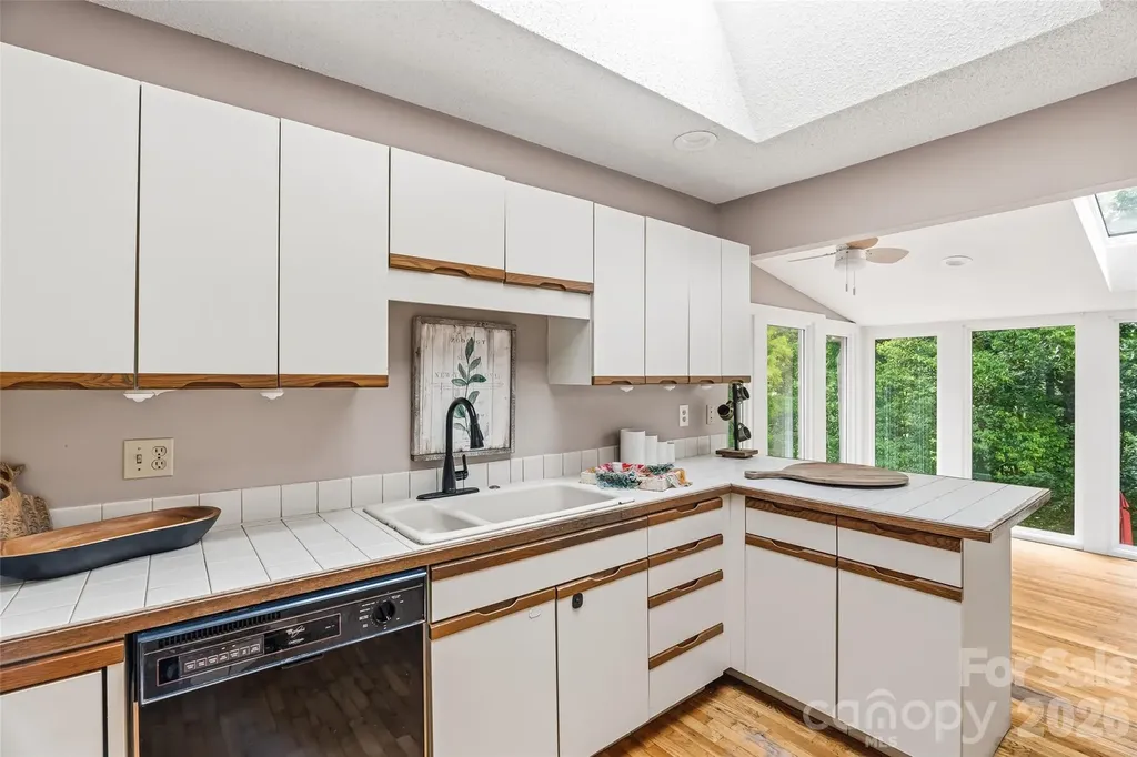 16 Canterbury Drive Arden NC 28704
