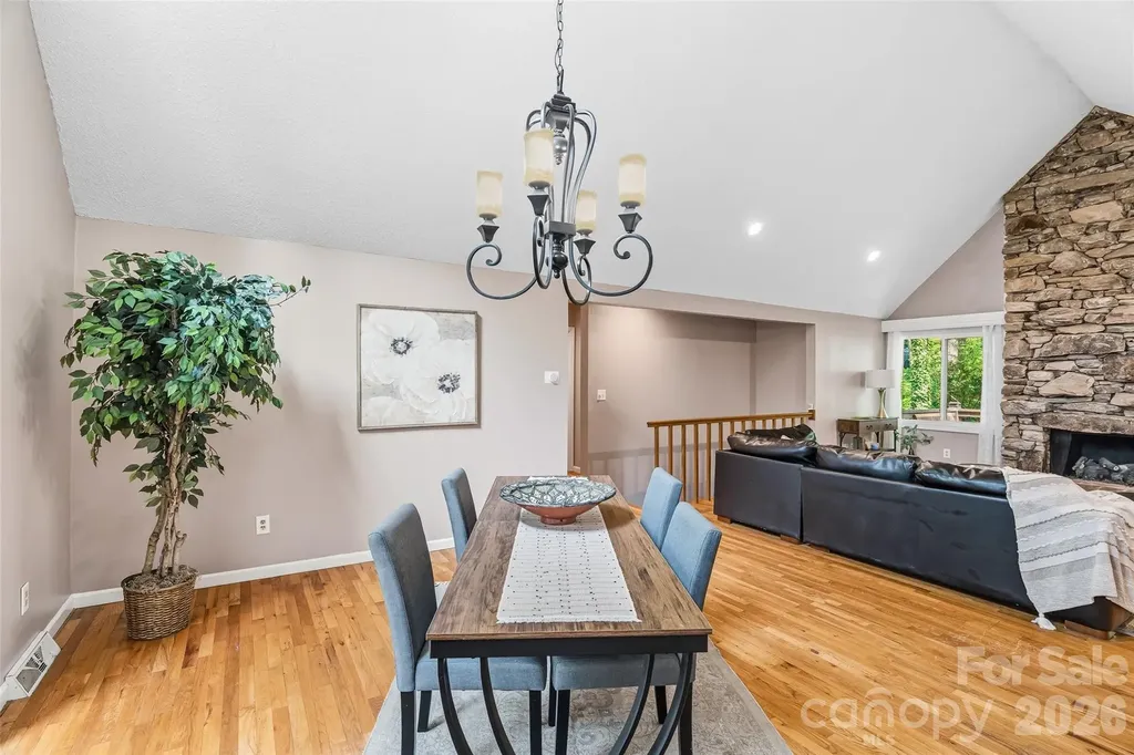 16 Canterbury Drive Arden NC 28704