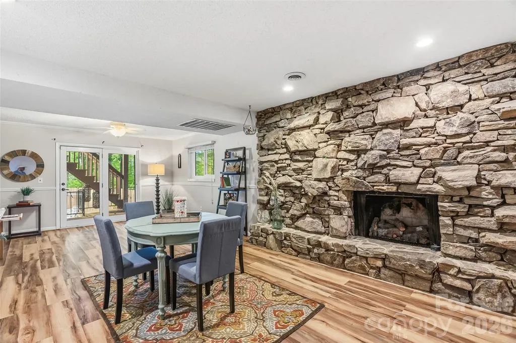 16 Canterbury Drive Arden NC 28704