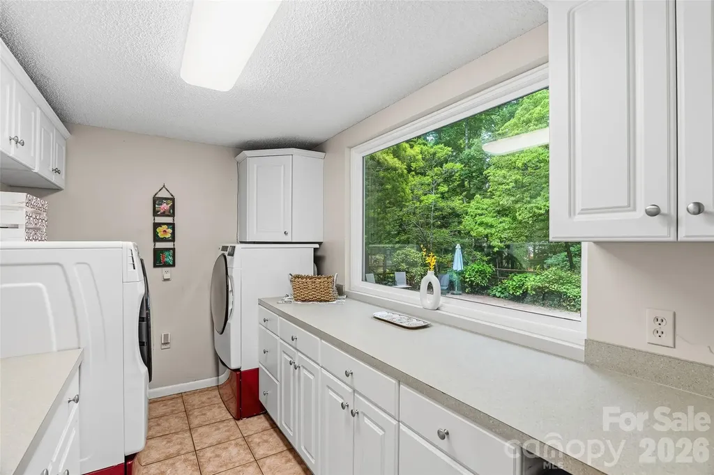 16 Canterbury Drive Arden NC 28704