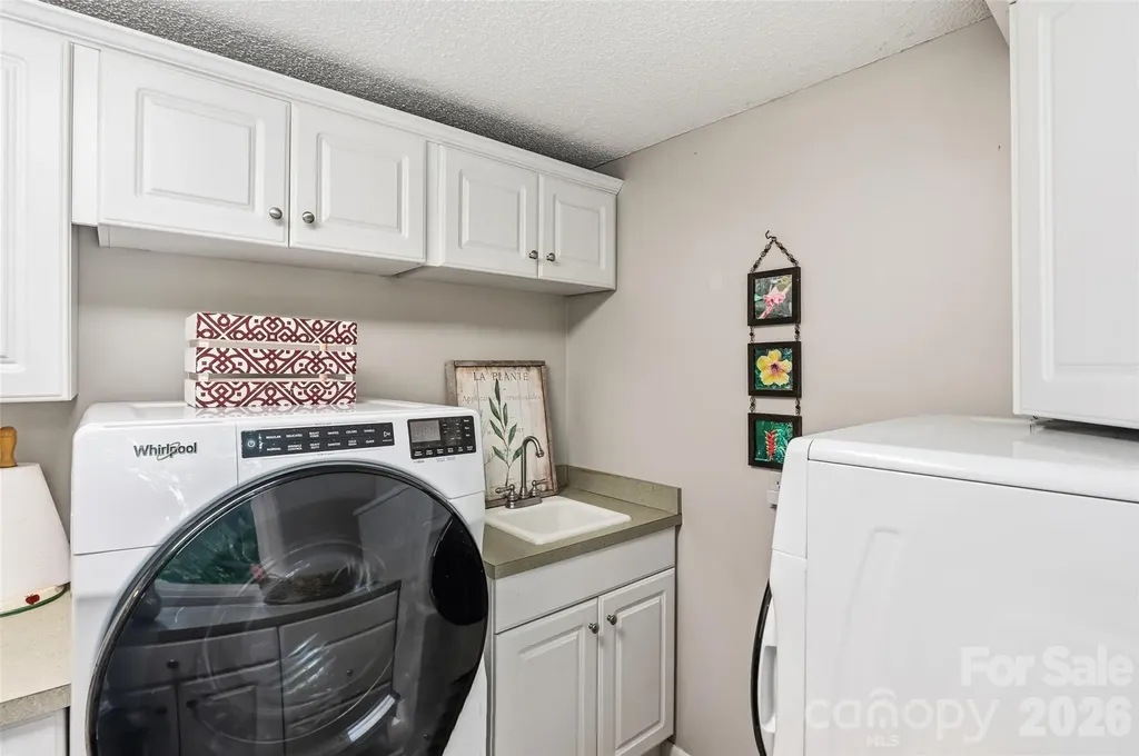 16 Canterbury Drive Arden NC 28704