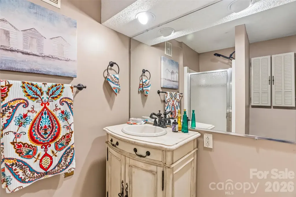 16 Canterbury Drive Arden NC 28704
