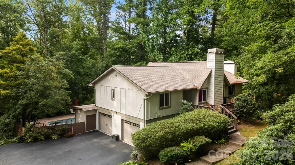 16 Canterbury Drive Arden NC 28704