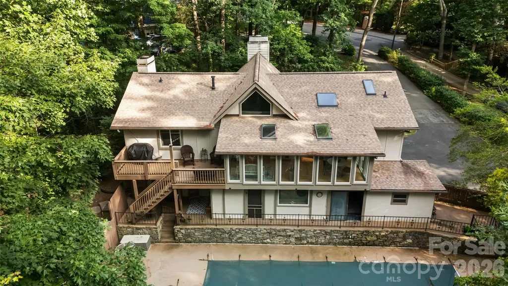 16 Canterbury Drive Arden NC 28704
