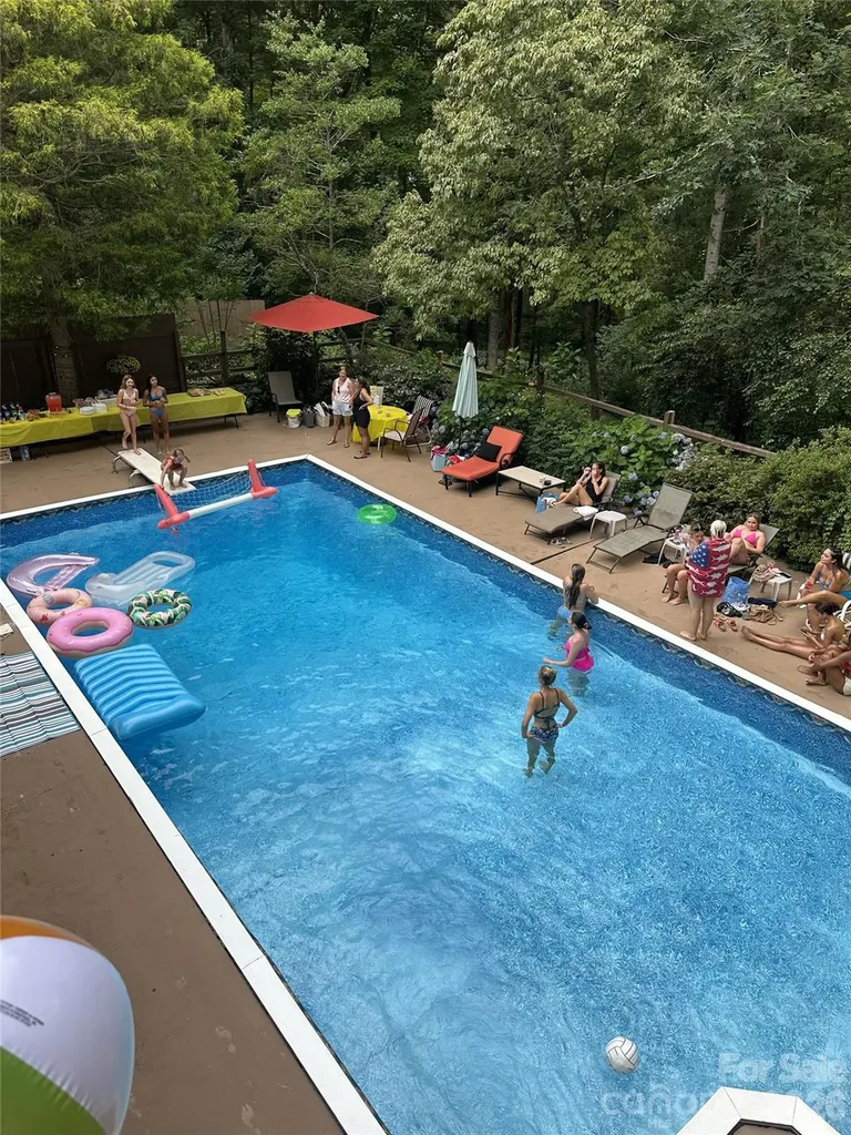 16 Canterbury Drive Arden NC 28704