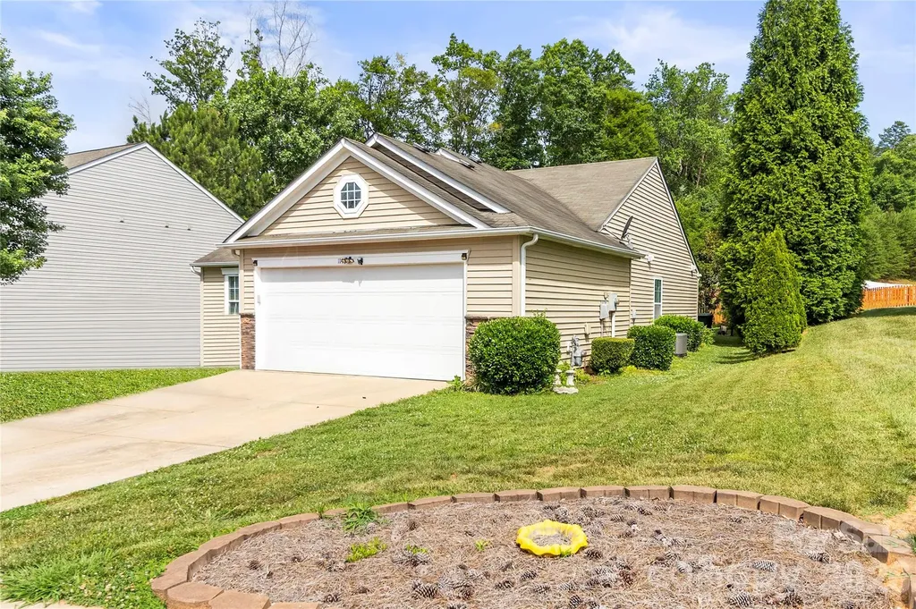 1143 Adirondak Drive Gastonia NC 28052