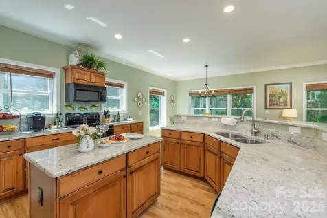39 Rogers Creek Drive Bakersville NC 28705