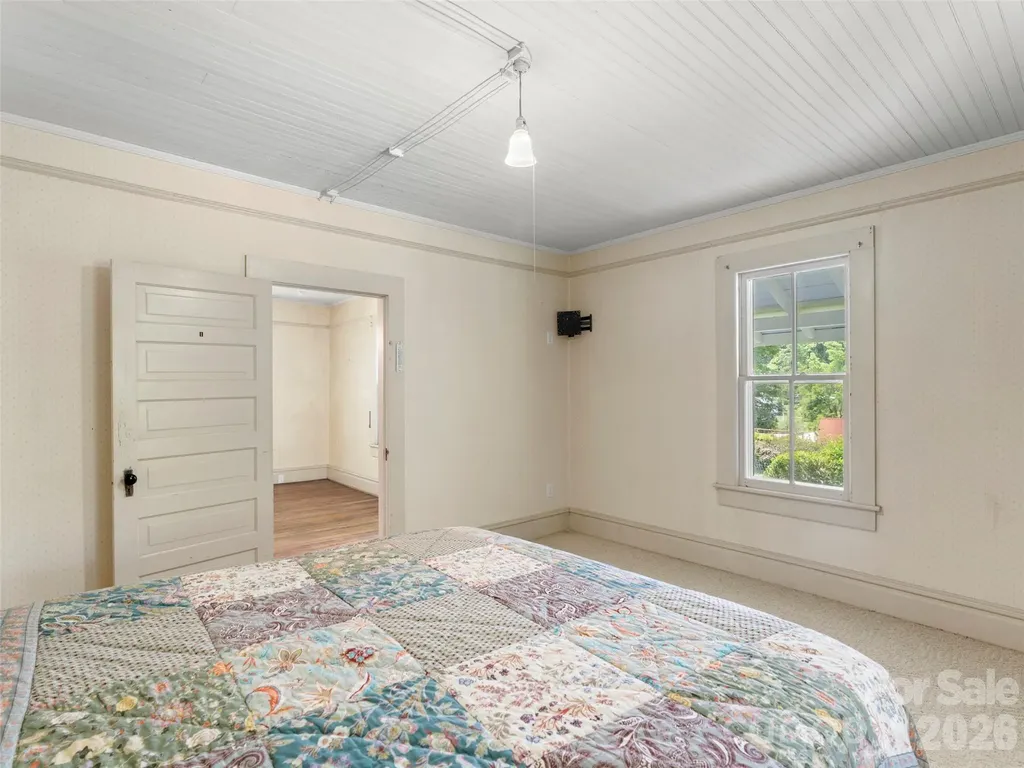 54 Louisiana Avenue Saluda NC 28773