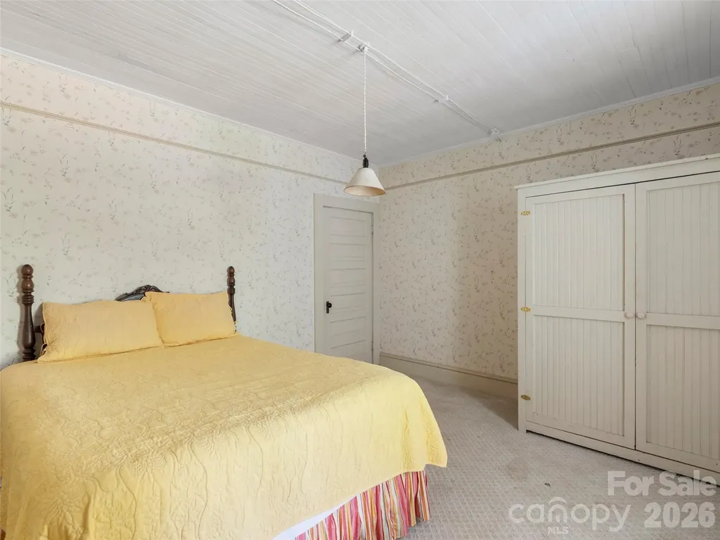 54 Louisiana Avenue Saluda NC 28773