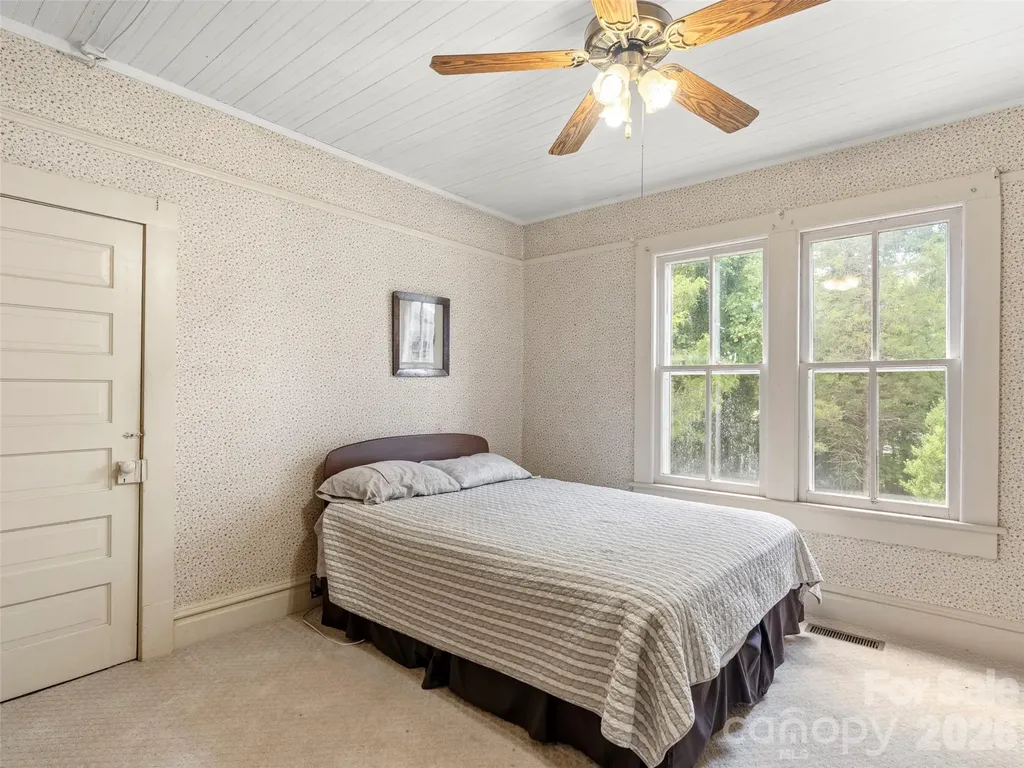 54 Louisiana Avenue Saluda NC 28773