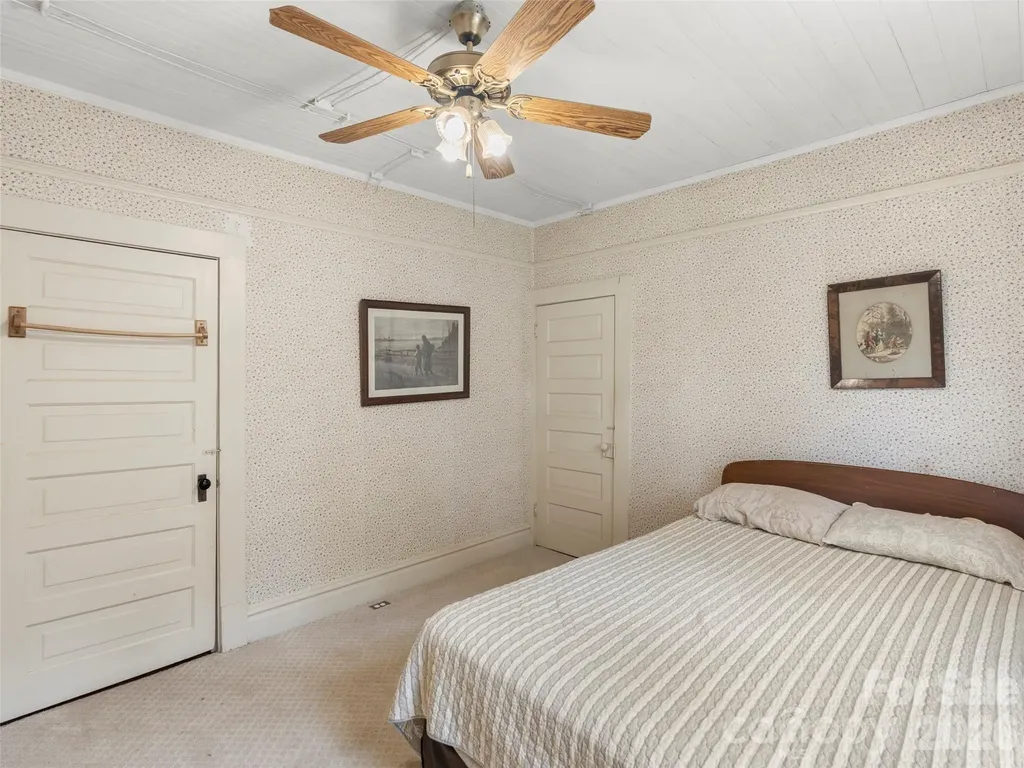 54 Louisiana Avenue Saluda NC 28773