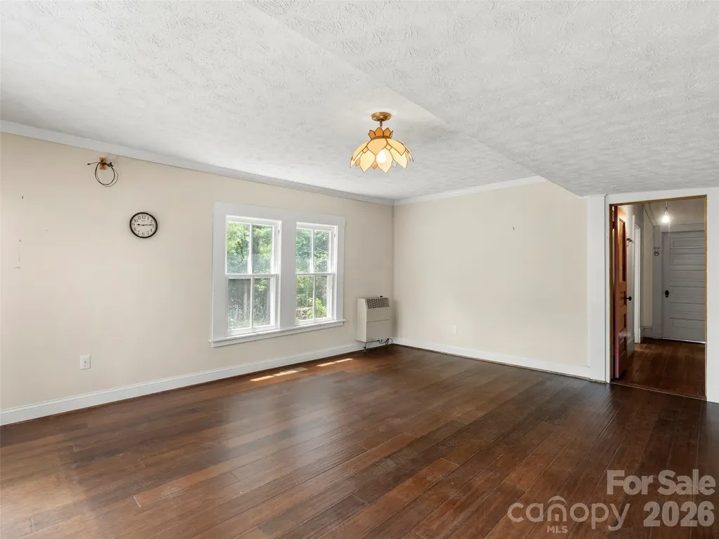 54 Louisiana Avenue Saluda NC 28773