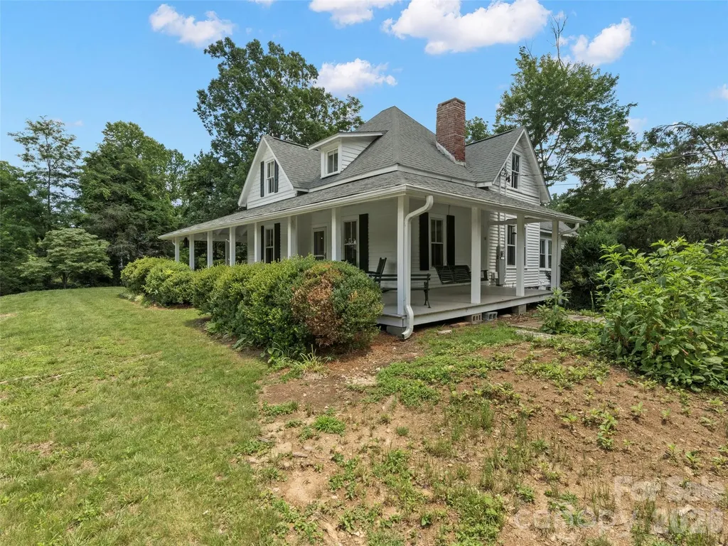 54 Louisiana Avenue Saluda NC 28773