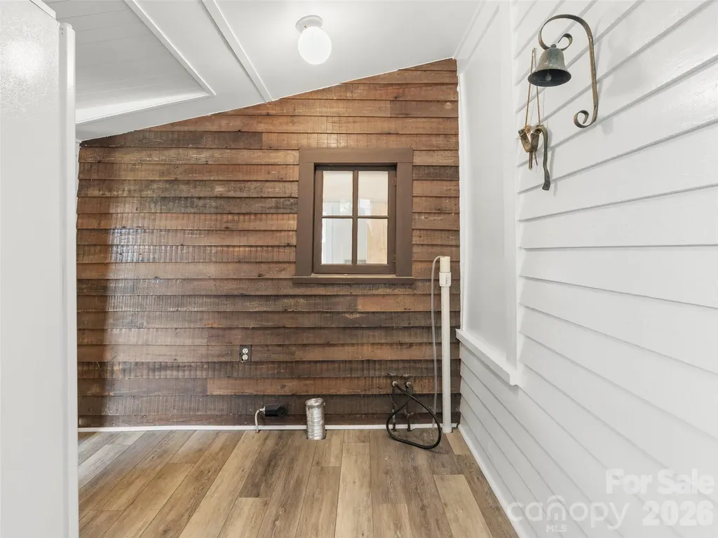 54 Louisiana Avenue Saluda NC 28773
