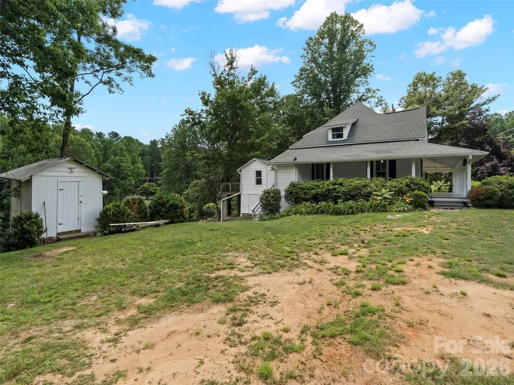 54 Louisiana Avenue Saluda NC 28773