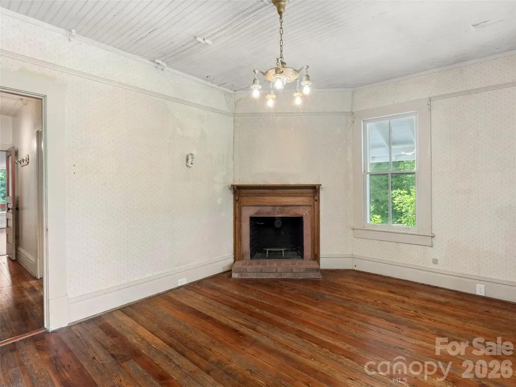 54 Louisiana Avenue Saluda NC 28773