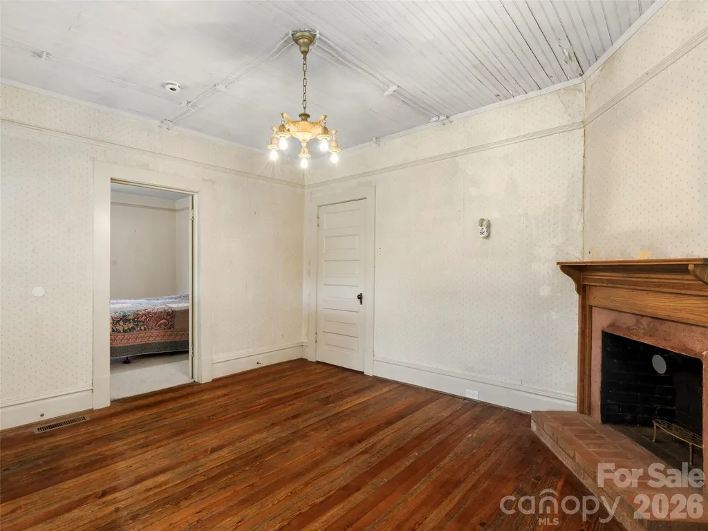 54 Louisiana Avenue Saluda NC 28773