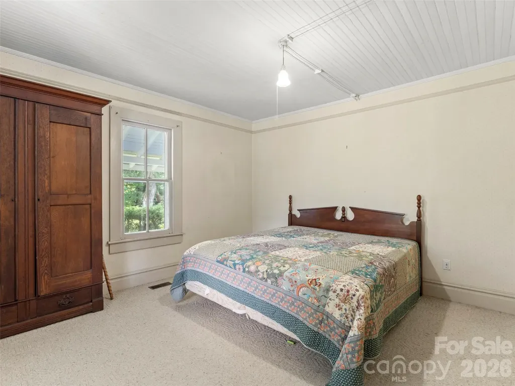 54 Louisiana Avenue Saluda NC 28773