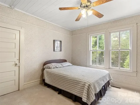 54 Louisiana Avenue Saluda NC 28773