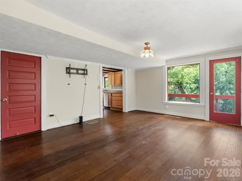 54 Louisiana Avenue Saluda NC 28773