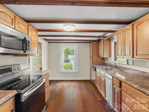 54 Louisiana Avenue Saluda NC 28773