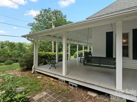 54 Louisiana Avenue Saluda NC 28773