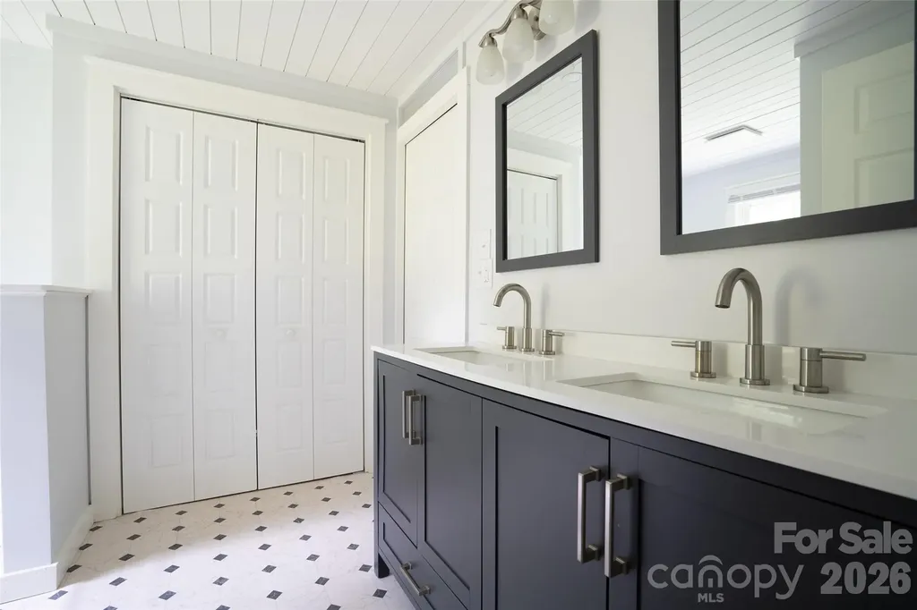 250 Oakdale Street Brevard NC 28712