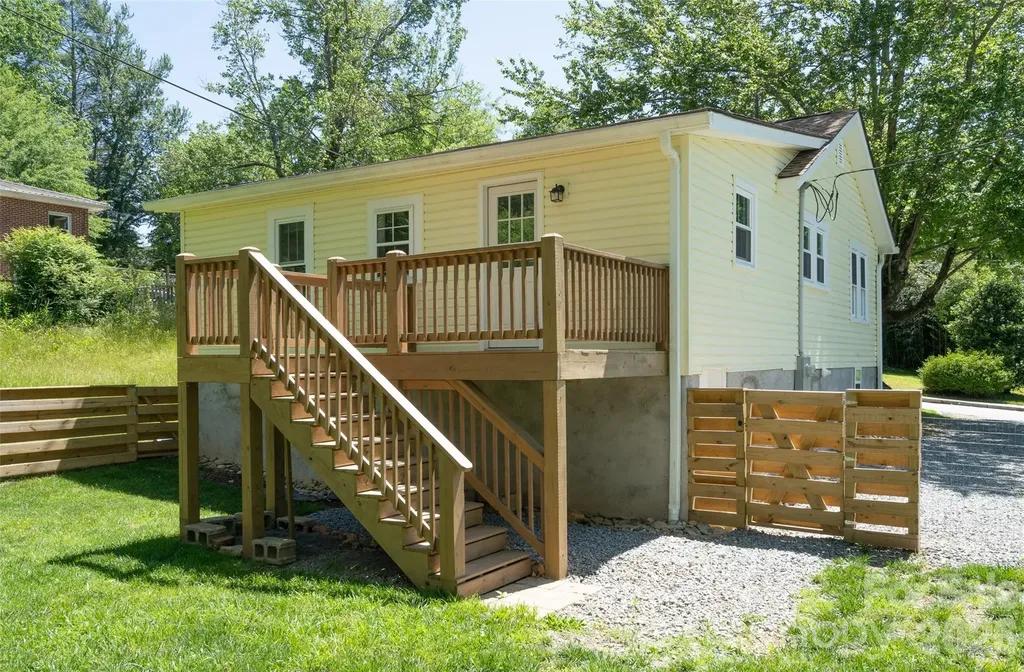 250 Oakdale Street Brevard NC 28712