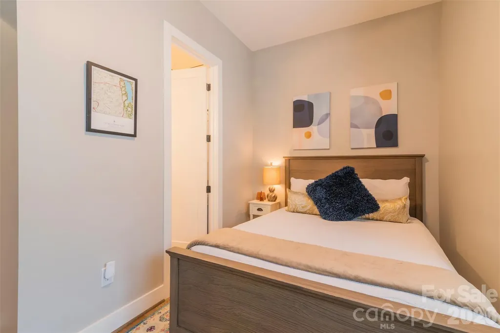 2012 Upstate Way Charlotte NC 28206