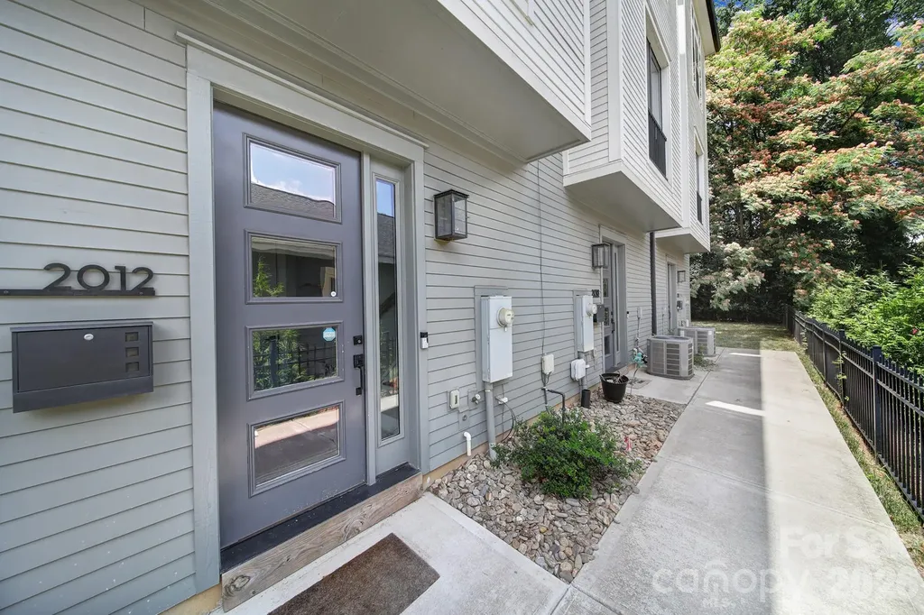2012 Upstate Way Charlotte NC 28206