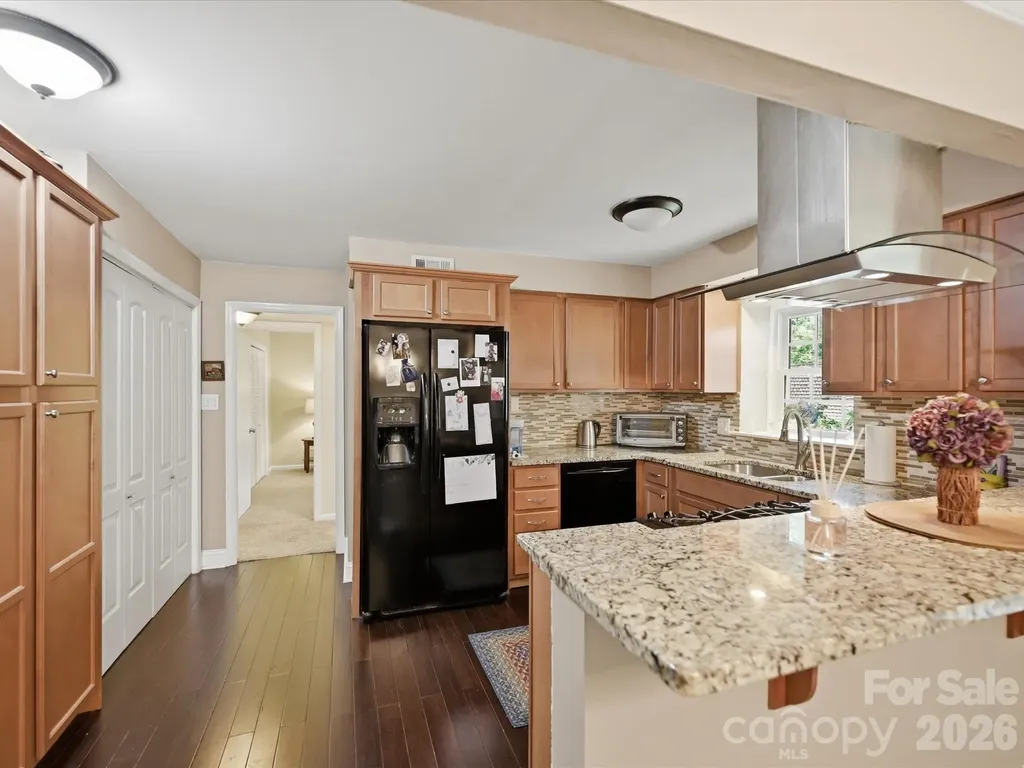 2233 Rexford Road Charlotte NC 28211